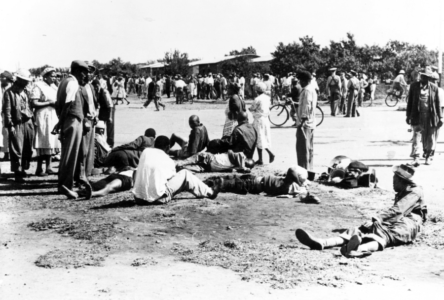 fbpolice-fire-demonstration-South-Africa-Sharpeville-1960